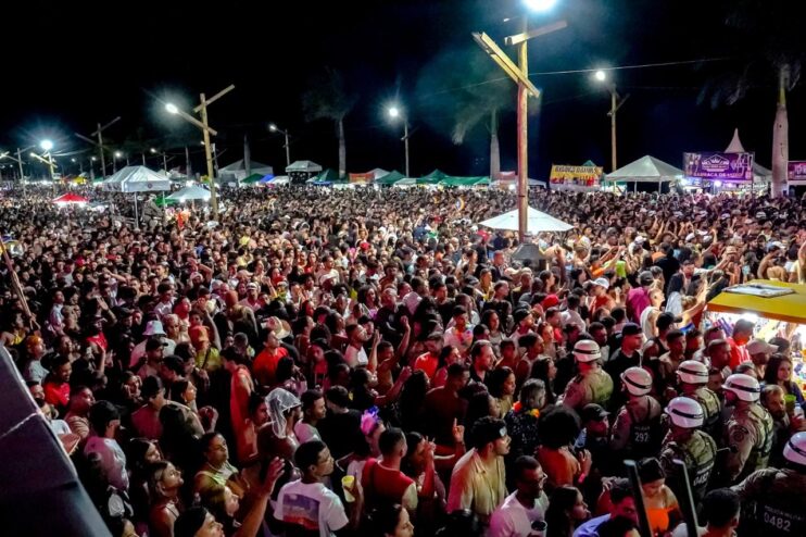Psirico arrasta multidão e marca o quarto dia de Carnaval em Porto Seguro 27