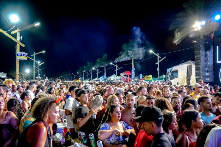 Psirico arrasta multidão e marca o quarto dia de Carnaval em Porto Seguro 31