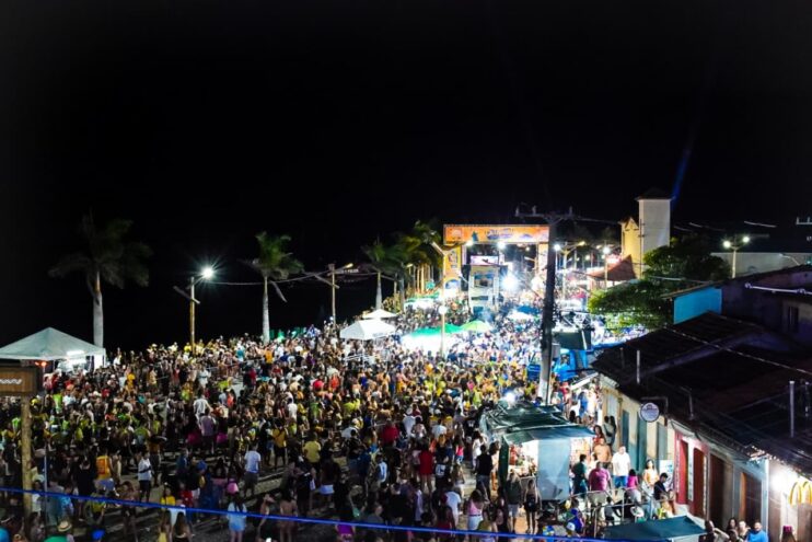 Psirico arrasta multidão e marca o quarto dia de Carnaval em Porto Seguro 25