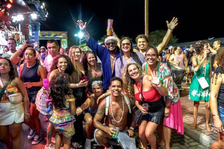 Psirico arrasta multidão e marca o quarto dia de Carnaval em Porto Seguro 23