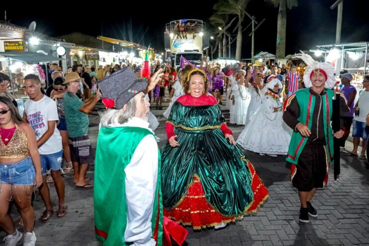 Psirico arrasta multidão e marca o quarto dia de Carnaval em Porto Seguro 18