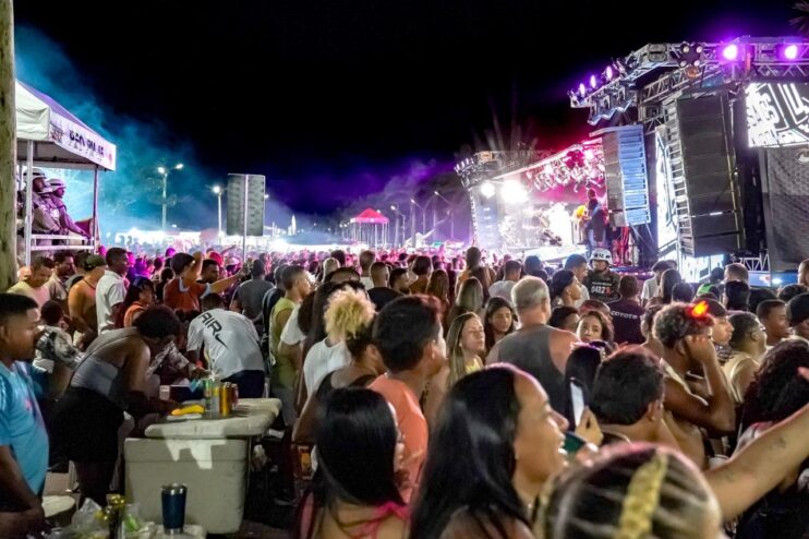 Psirico arrasta multidão e marca o quarto dia de Carnaval em Porto Seguro 16