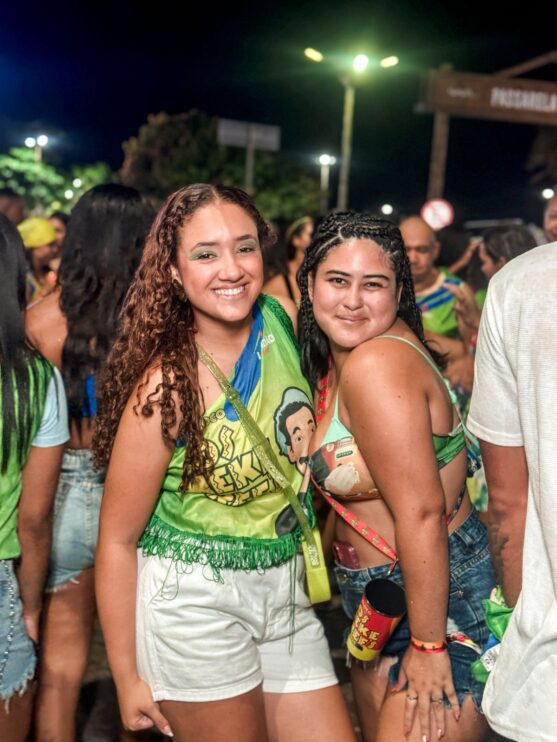 Psirico arrasta multidão e marca o quarto dia de Carnaval em Porto Seguro 8