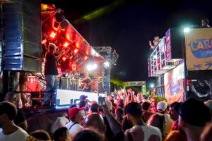 5º dia de pipoco no Carnaval de Porto Seguro: Tuca Fernandes, Parangolé e o bloco Não é Não fizeram história 5º dia de pipoco no Carnaval de Porto Seguro: Tuca Fernandes, Parangolé e o bloco Não é Não fizeram história 2