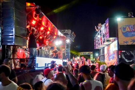 5º dia de pipoco no Carnaval de Porto Seguro: Tuca Fernandes, Parangolé e o bloco Não é Não fizeram história 5º dia de pipoco no Carnaval de Porto Seguro: Tuca Fernandes, Parangolé e o bloco Não é Não fizeram história 5