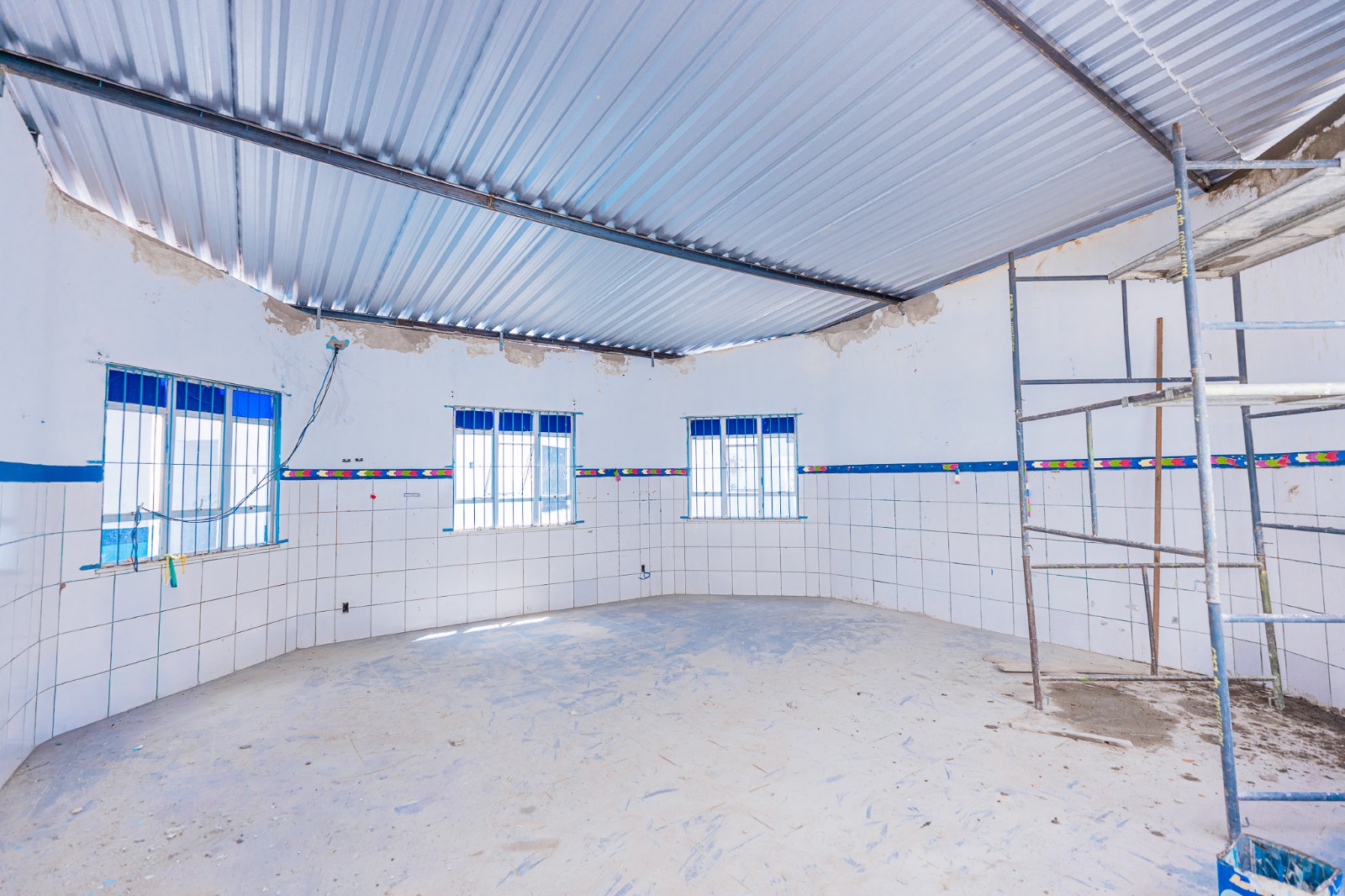 Eunápolis avança na reforma das escolas, entrega novo mobiliário e garante piso anti-impacto nas quadras esportivas 10