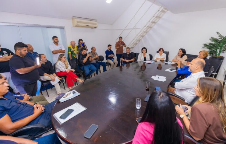 1a4040fe-4c0c-4f03-a20f-a5b2e9377a92 Robério apresenta projetos de infraestrutura e anuncia novos secretários em Eunápolis 21