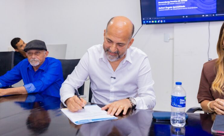 2e31e205-1219-4154-9bd8-2cddec2a48a1 Robério apresenta projetos de infraestrutura e anuncia novos secretários em Eunápolis 26