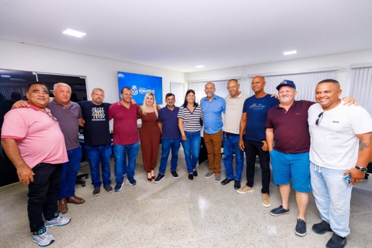 4203a123-b23f-4d09-b40d-8323ba5af644 Robério apresenta projetos de infraestrutura e anuncia novos secretários em Eunápolis 14