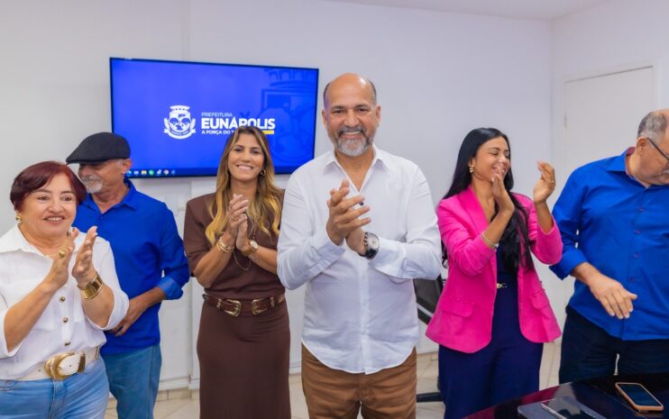 8077ca2a-5f93-4faa-aee2-7b0357c6c4ca Robério apresenta projetos de infraestrutura e anuncia novos secretários em Eunápolis 15