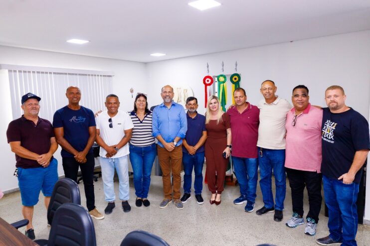 80bfcf2c-b57c-4c10-8693-eefe24305a3a Robério apresenta projetos de infraestrutura e anuncia novos secretários em Eunápolis 28