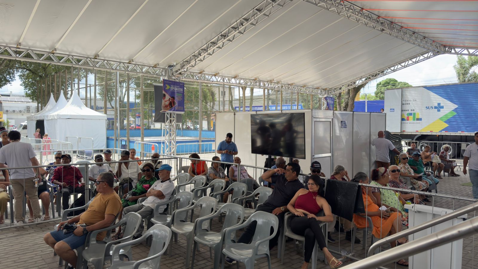 Carreta oftalmológica ultrapassa a marca de 5,8 mil atendimentos em Eunápolis; serviços seguem até 13 de março 7