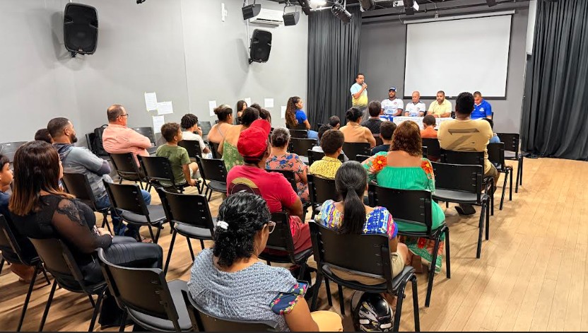 Prefeitura de Eunápolis reúne pais e apresenta escolinhas de Futebol e Futsal 5