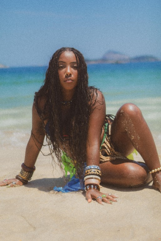 Conheça Amanda Sarmento, cantora de R&B empresariada pela atriz Clara Moneke 6