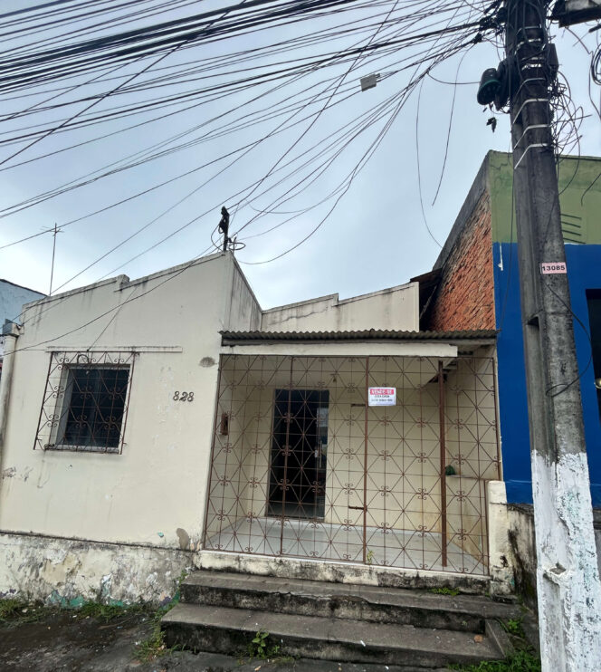 Casa à venda no Centro de Eunápolis oferece conforto e localização privilegiada 13
