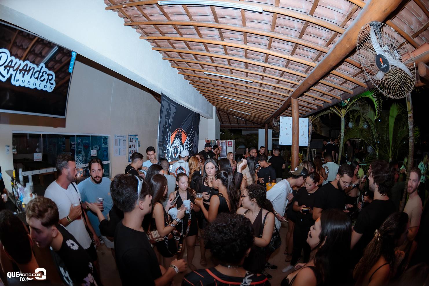 Baladinha All Black agita o público no Clube 22 de Abril em Porto Seguro 5