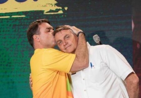 Flávio atualiza estado de saúde de Bolsonaro e faz alerta: ‘Escapou por pouco’ 7