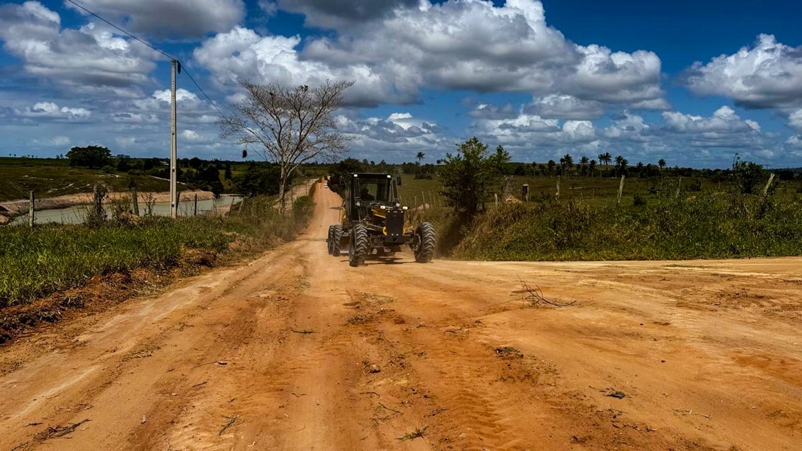 Prefeitura de Eunápolis intensifica patrolamento em bairros e na zona rural 6
