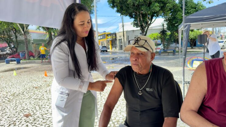 Prefeitura de Eunápolis supera expectativas e vacina mais de 2 mil pessoas no Dia D contra gripe 14