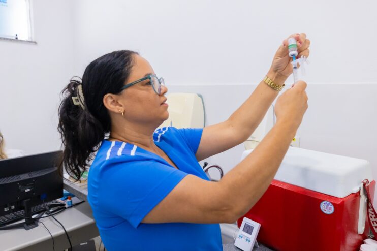 Prefeitura de Eunápolis supera expectativas e vacina mais de 2 mil pessoas no Dia D contra gripe 9