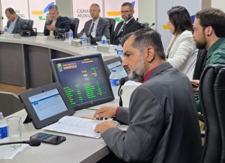 Câmara de Eunápolis abre ano legislativo com debates acalorados Câmara de Eunápolis abre ano legislativo com debates acalorados 55