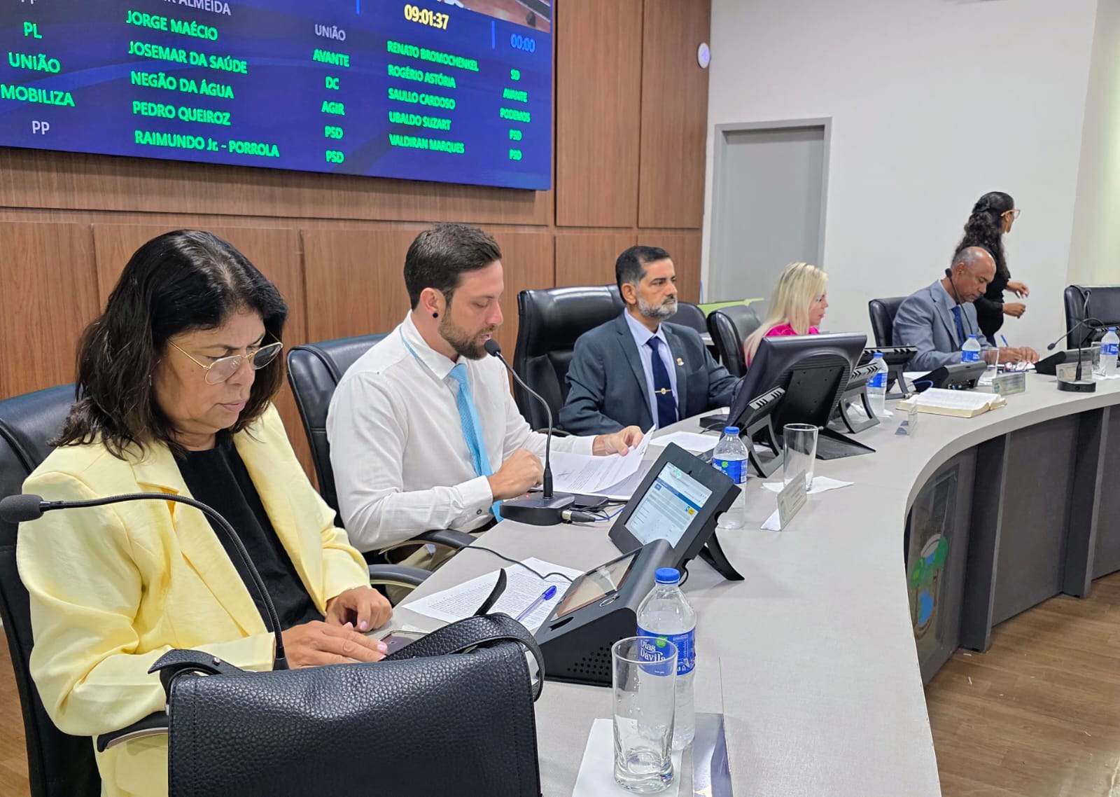 Em mês da Mulher, Câmara de Eunápolis aprova Moção de aplauso para deputada Cláudia Oliveira 6