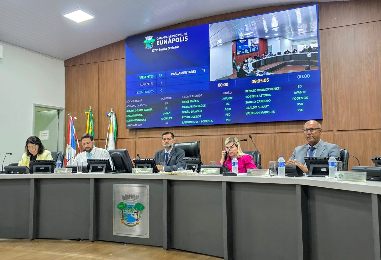 Em mês da Mulher, Câmara de Eunápolis aprova Moção de aplauso para deputada Cláudia Oliveira 8
