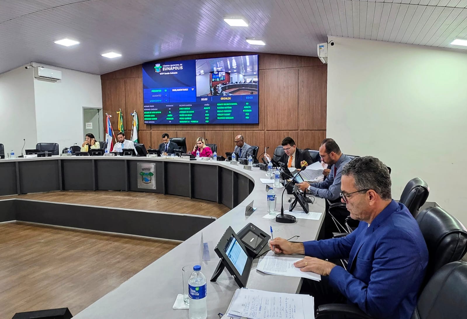 Em mês da Mulher, Câmara de Eunápolis aprova Moção de aplauso para deputada Cláudia Oliveira 8