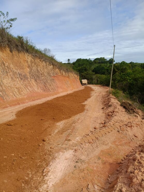 Prefeitura intensifica recuperação de estradas após período de chuvas em Porto Seguro 22