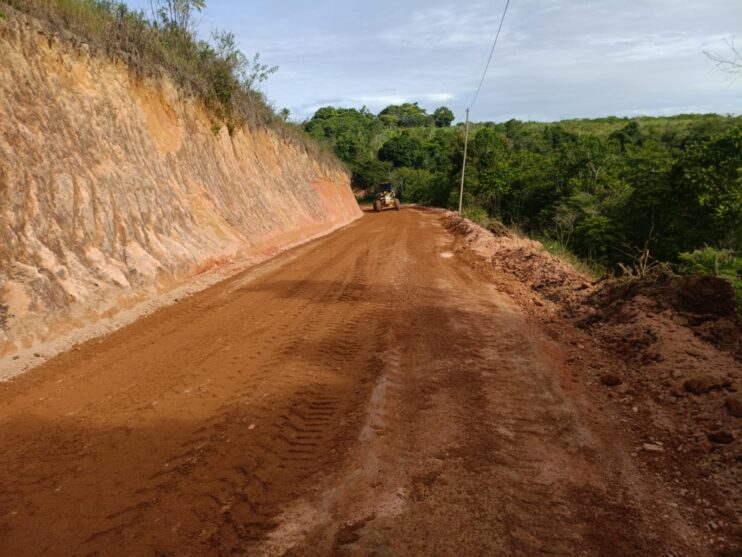 Prefeitura intensifica recuperação de estradas após período de chuvas em Porto Seguro 18