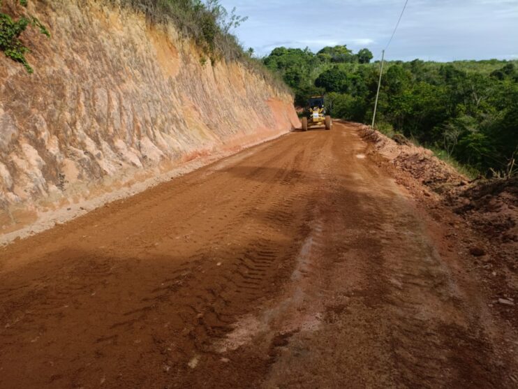 Prefeitura intensifica recuperação de estradas após período de chuvas em Porto Seguro 9