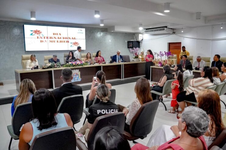 Primeira dama é homenageada pela Câmara de Vereadores 13