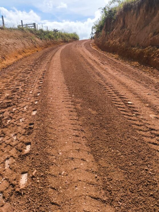 Estradas vicinais recebem manutenção e facilitam acesso de produtores à BR-101 13