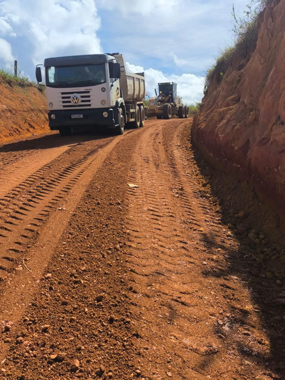 Estradas vicinais recebem manutenção e facilitam acesso de produtores à BR-101 7