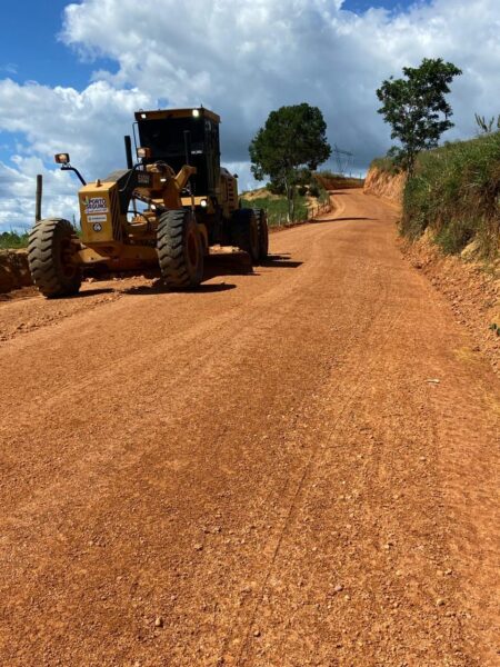 Estradas vicinais recebem manutenção e facilitam acesso de produtores à BR-101 32