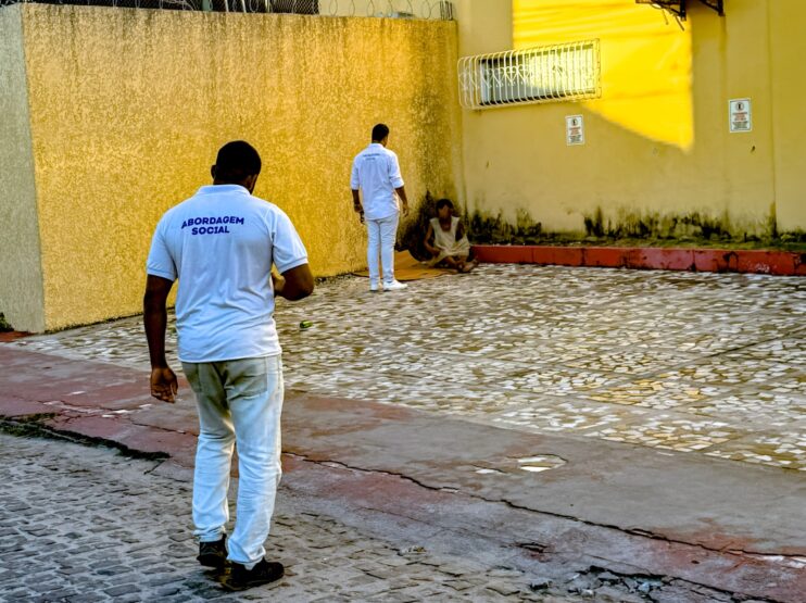 Abordagem social atende cerca de 50 pessoas em situação de vulnerabilidade em Porto Seguro 24
