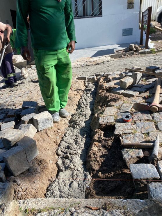 Operação tapa-buracos segue a todo vapor em Trancoso 17