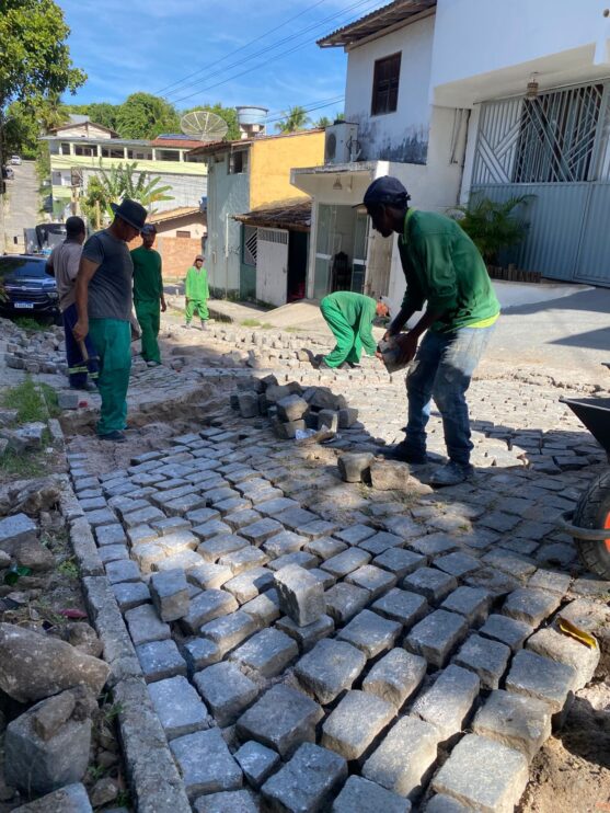 Operação tapa-buracos segue a todo vapor em Trancoso 13