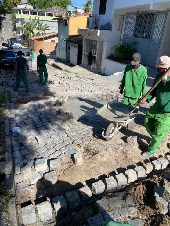 Operação tapa-buracos segue a todo vapor em Trancoso 12