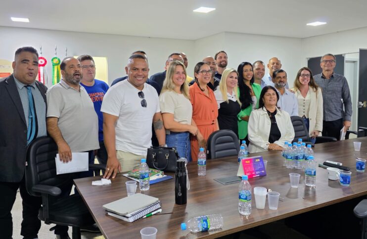 WhatsApp Image 2026-03-20 at 09.50.30 Reunião dos vereadores com nova secretária de Saúde discute melhorias no atendimento 13