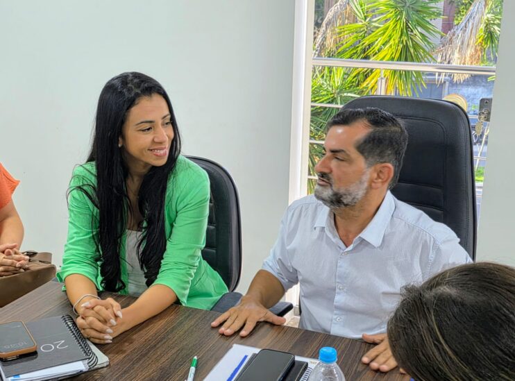 WhatsApp Image 2026-03-20 at 09.50.33 Reunião dos vereadores com nova secretária de Saúde discute melhorias no atendimento 10