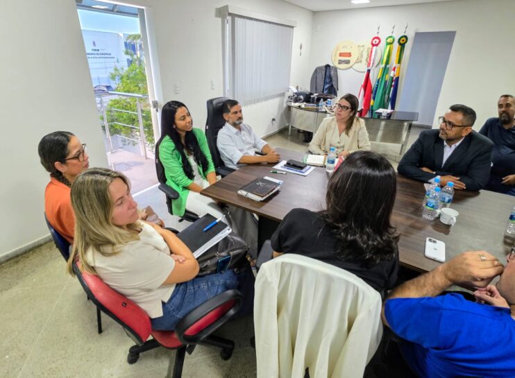 WhatsApp Image 2026-03-20 at 09.50.34 Reunião dos vereadores com nova secretária de Saúde discute melhorias no atendimento 9