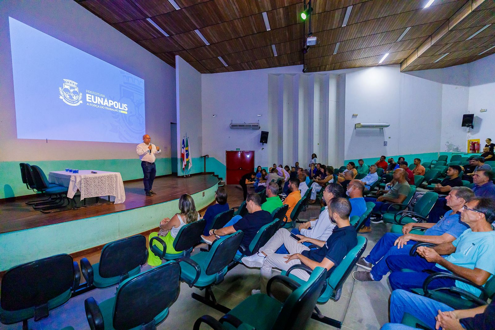 Robério reuniu empresários e comerciantes para apresentar projeto de pavimentação da Av. David Jonas Fadini 6