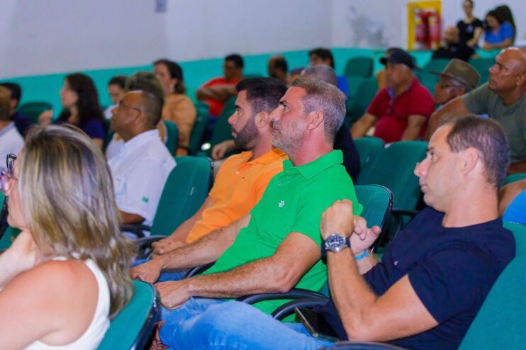 Robério reuniu empresários e comerciantes para apresentar projeto de pavimentação da Av. David Jonas Fadini 16