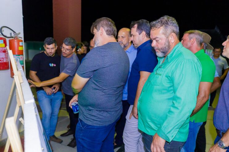 Robério reuniu empresários e comerciantes para apresentar projeto de pavimentação da Av. David Jonas Fadini 18