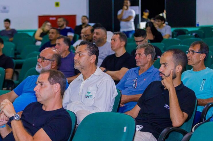 Robério reuniu empresários e comerciantes para apresentar projeto de pavimentação da Av. David Jonas Fadini 11