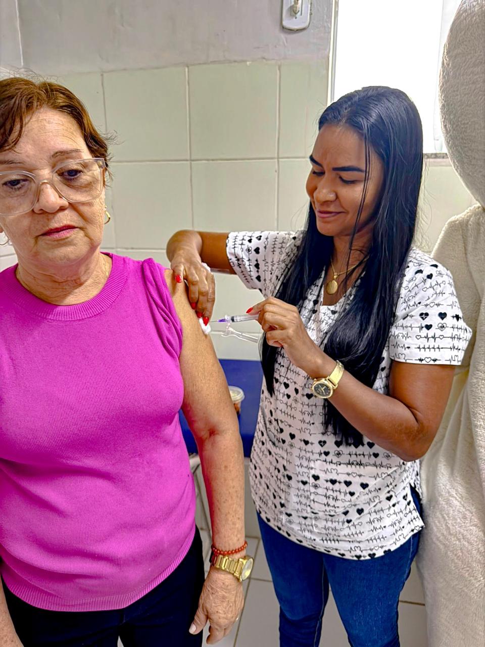 Porto Seguro vacina mais de 2,3 mil pessoas no Dia D contra a gripe 5