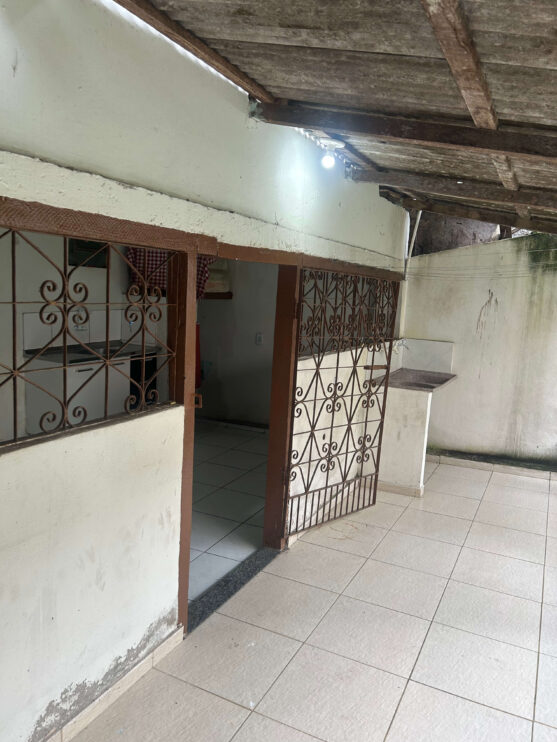 Casa à venda no Centro de Eunápolis oferece conforto e localização privilegiada 8