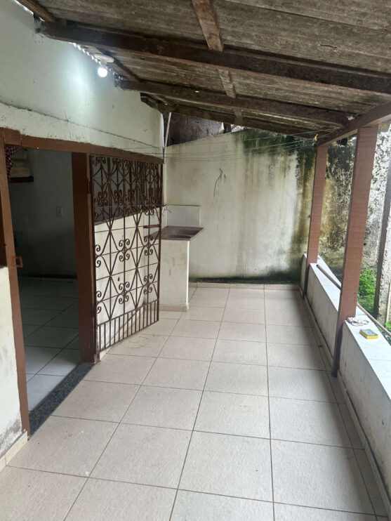 Casa à venda no Centro de Eunápolis oferece conforto e localização privilegiada 9