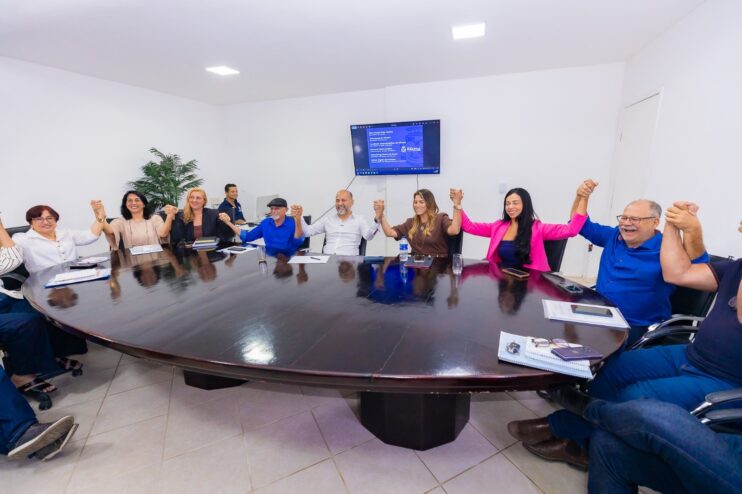 b4616fe0-a218-4432-a297-3aa8f6df167b Robério apresenta projetos de infraestrutura e anuncia novos secretários em Eunápolis 12